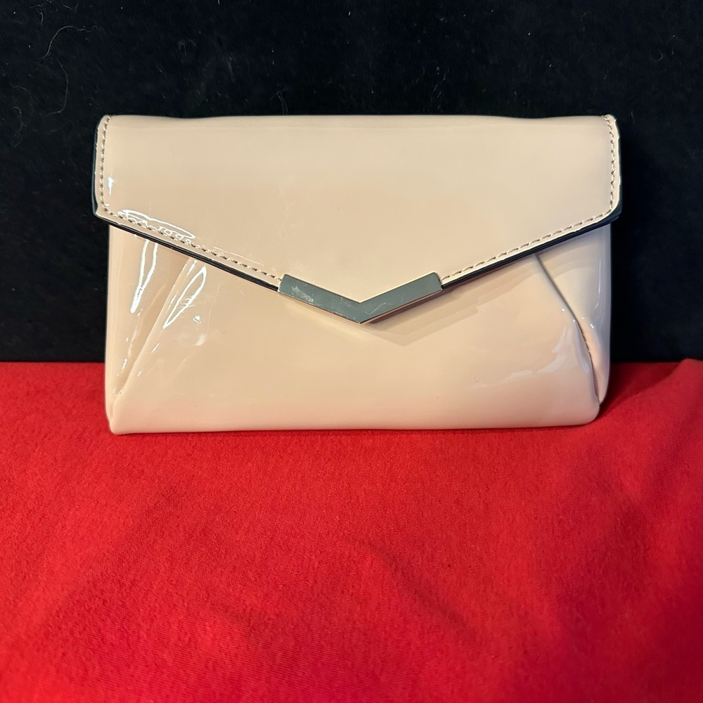 Urban Expressions tan crossbody/clutch purse.  Never been used.  Gold chain .